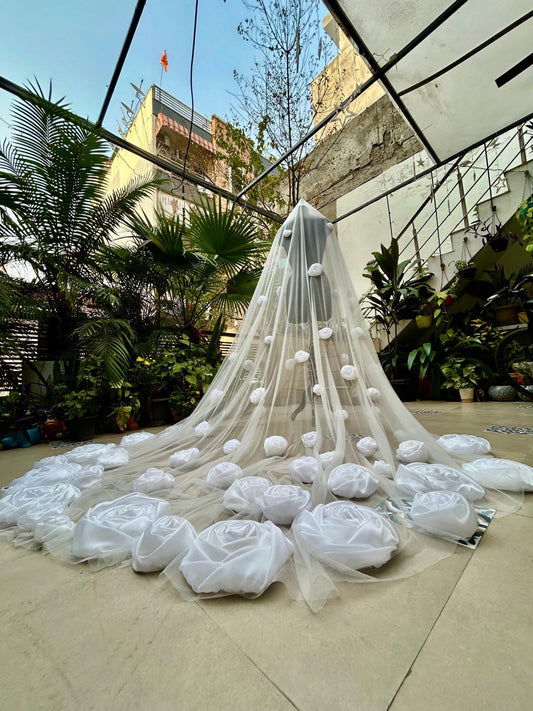 WHITE ROSES - LUXIRIOUS VEIL